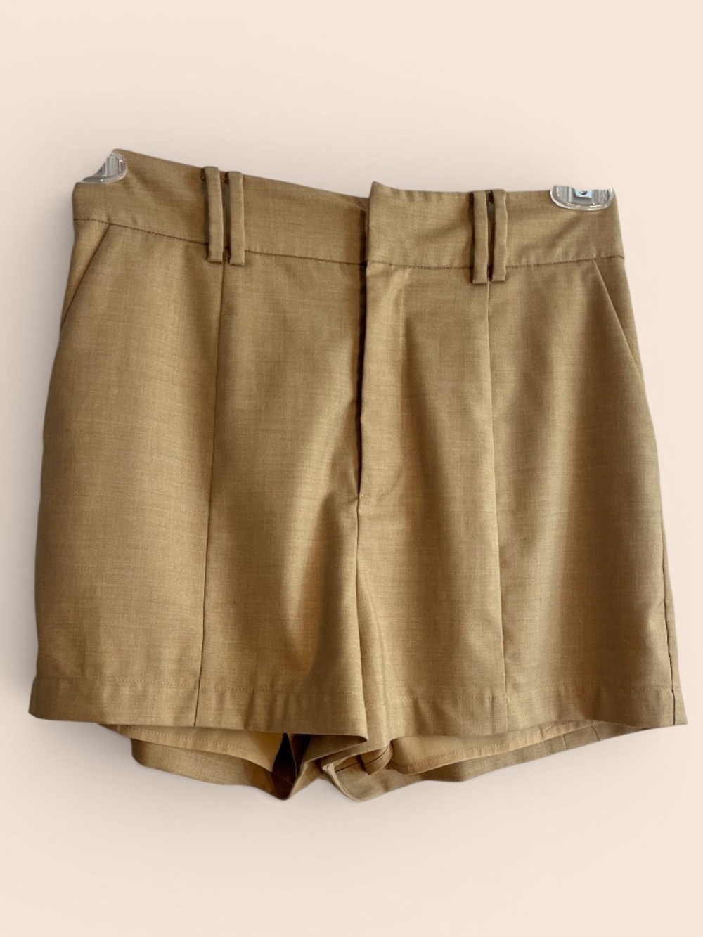 Revolve's Lovers + Friends Tan 2" Lined Shorts Size Small